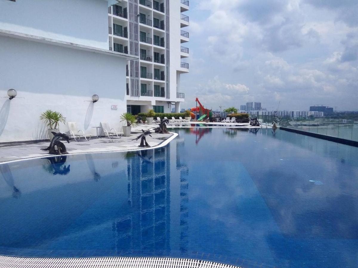 Bayu Marina Residence 3 Mins Away Mid Valley Southkey Johor Bahru Exterior photo