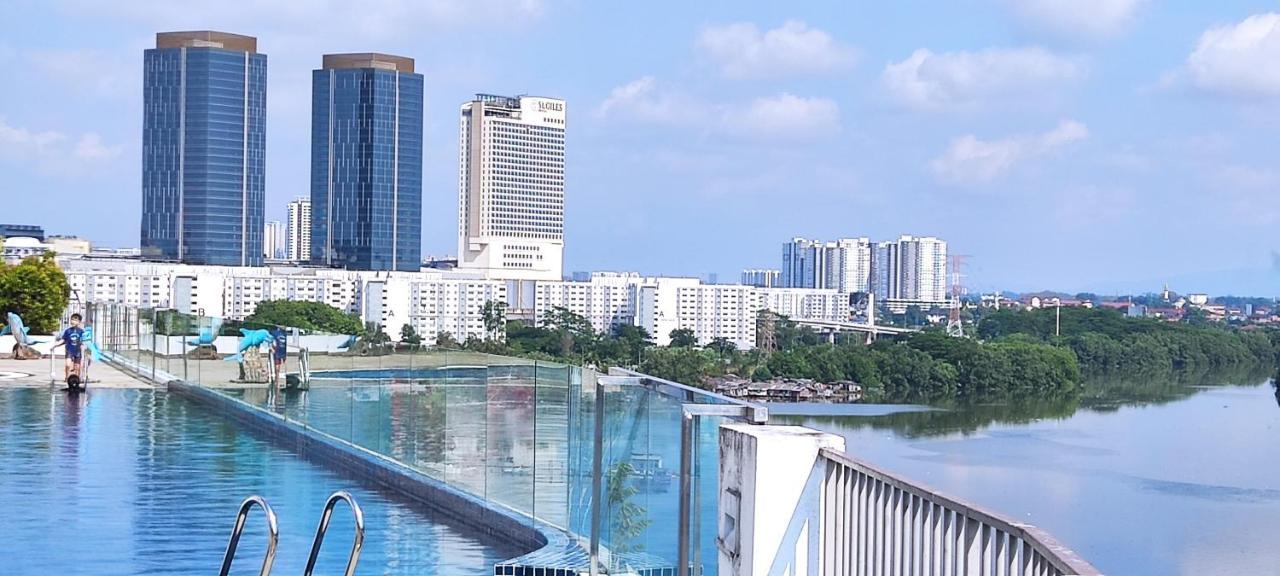 Bayu Marina Residence 3 Mins Away Mid Valley Southkey Johor Bahru Exterior photo